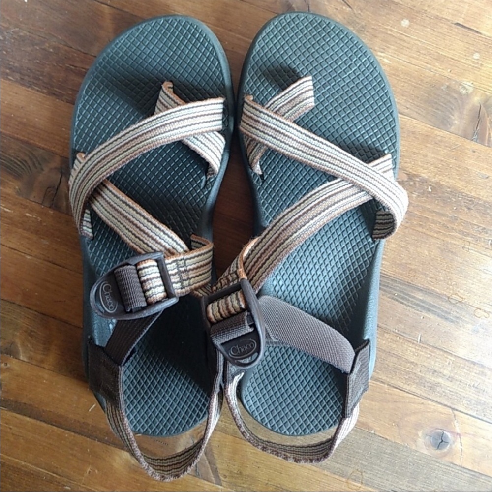 Size 9 tan/brown chacos w/ toe loop